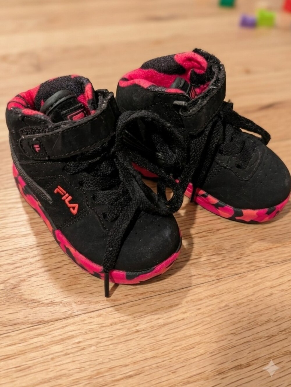 FILA Kids Size 5 Black & Pink Camo High-Top Sneakers